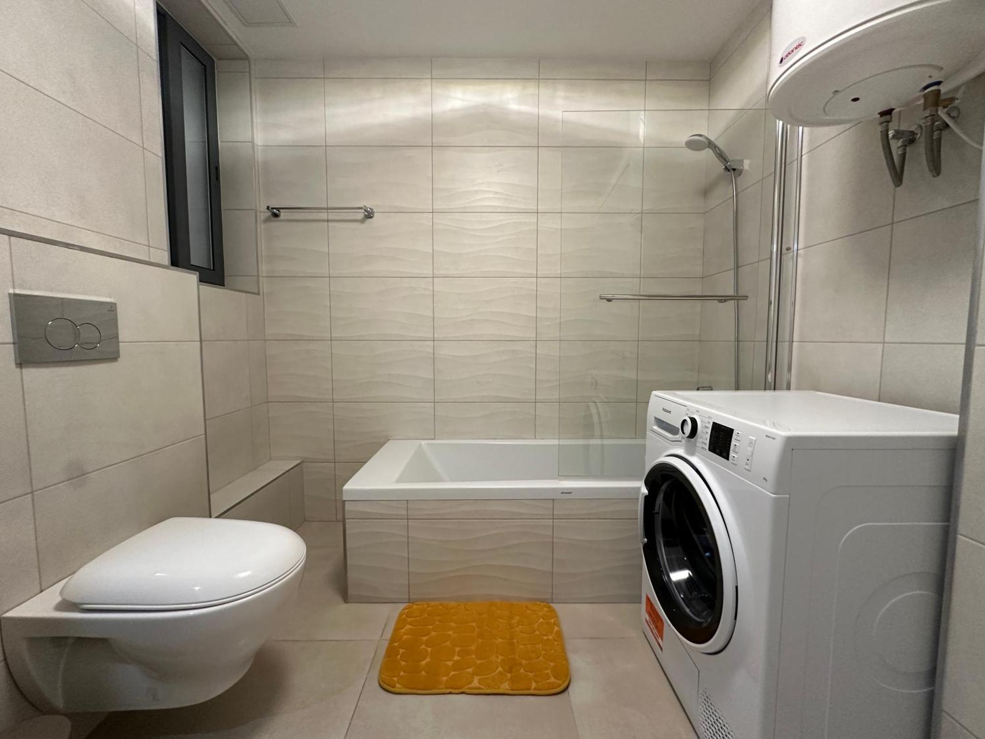 New, Airy And Spacious In Apartament *